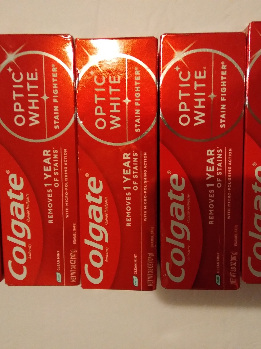 Colgate Optic White Toothpaste - Red - Picture 3 of 3
